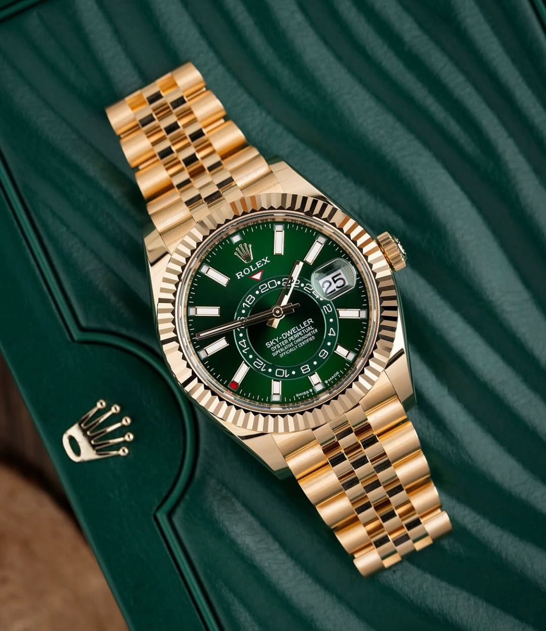 Sky-Dweller 336938 “Yellow Gold”