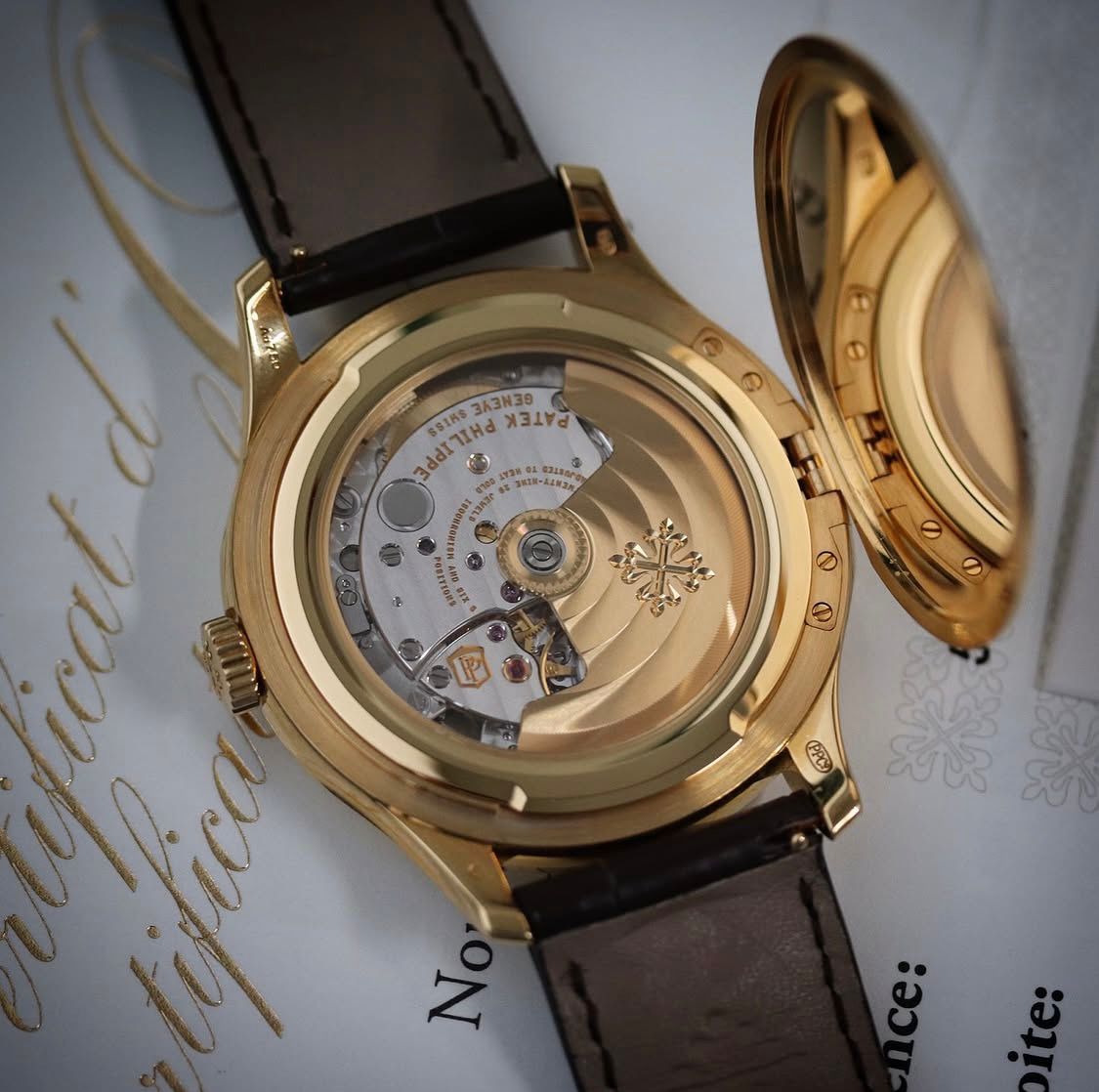 Calatrava 5227J-001 “Yellow Gold Ivory Dial”