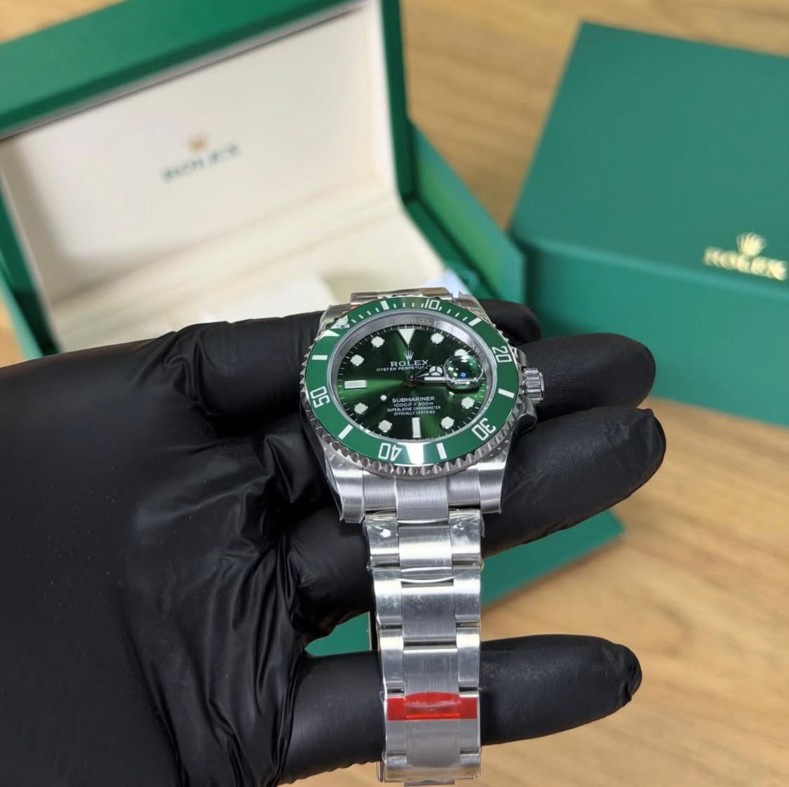Submariner Date 116610LV “Hulk”