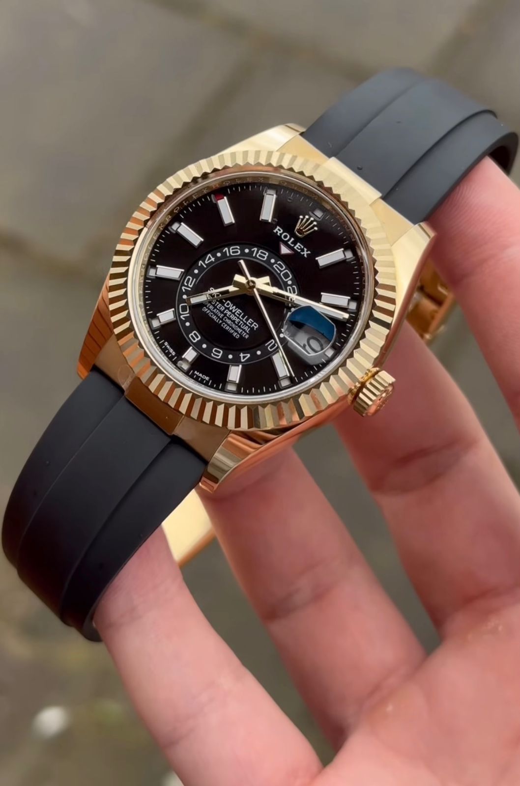 Sky-Dweller M336238-0002 “Gold”