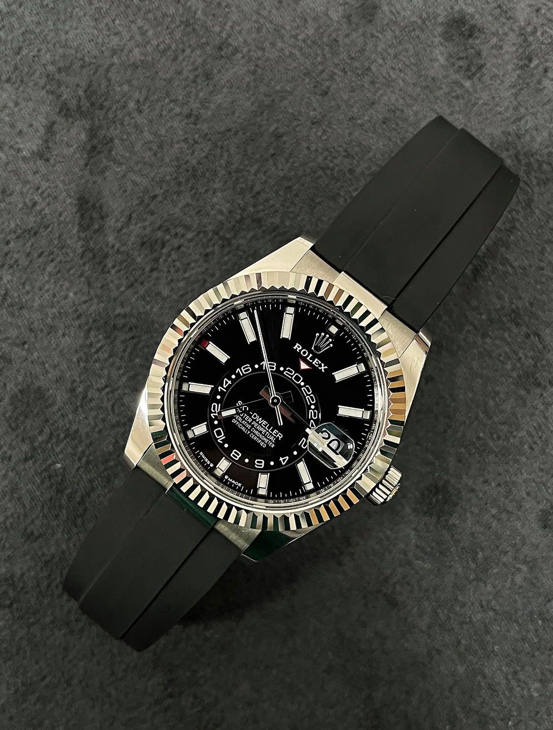 Sky-Dweller M336238-0002 “Gold”