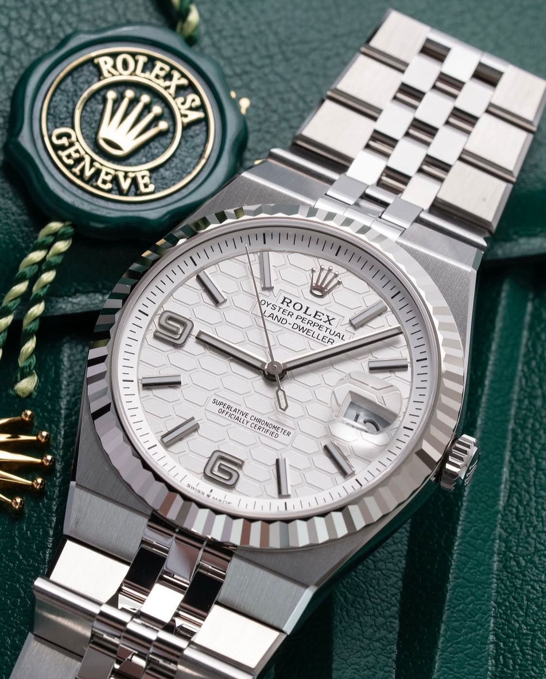 Land-Dweller 127334 "White Dial" 40mm