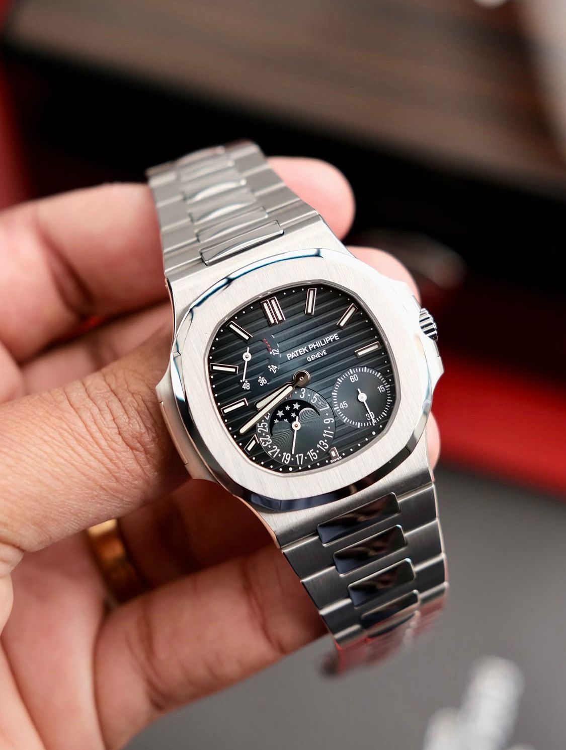 Nautilus Steel Blue Dial Moon Phase 5712/1A-001
