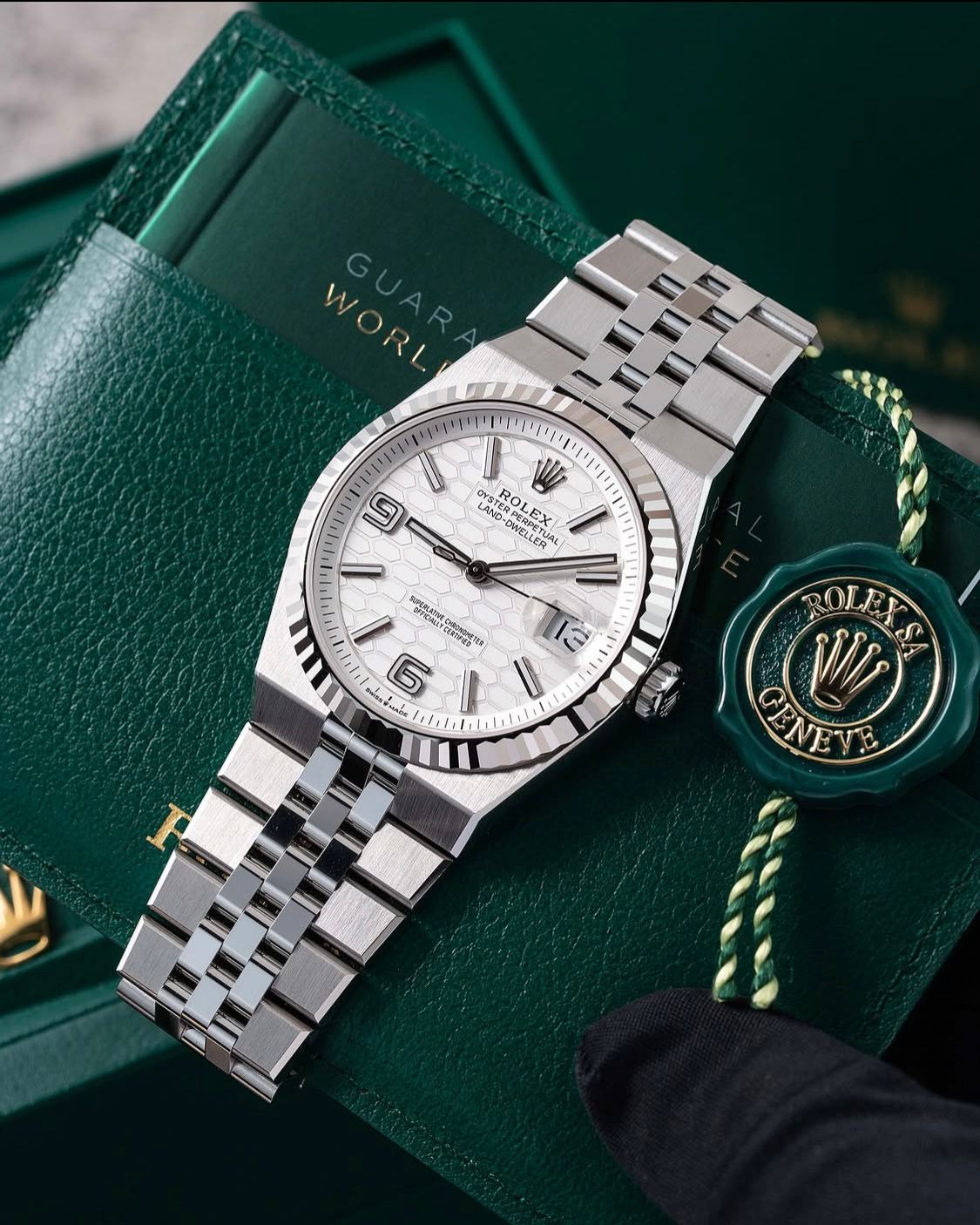 Land-Dweller 127334 "White Dial" 40mm