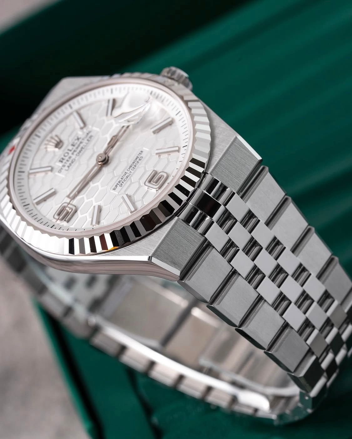 Land-Dweller 127334 "White Dial" 40mm